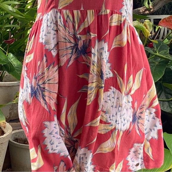 Roxy super cute! Zipper back adjustable straps - Picture 11 of 11